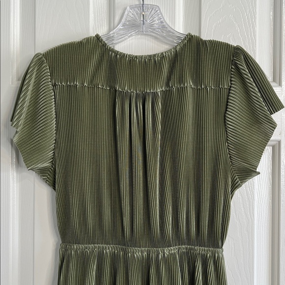 BalticBorn Athena Pleated Maxi Dress sage green size medium - Picture 7 of 9